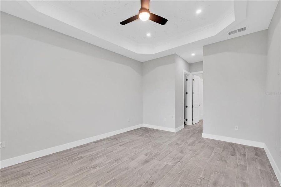 Spacious, unfurnished interior of a new home in , Port Charlotte (Image 17).