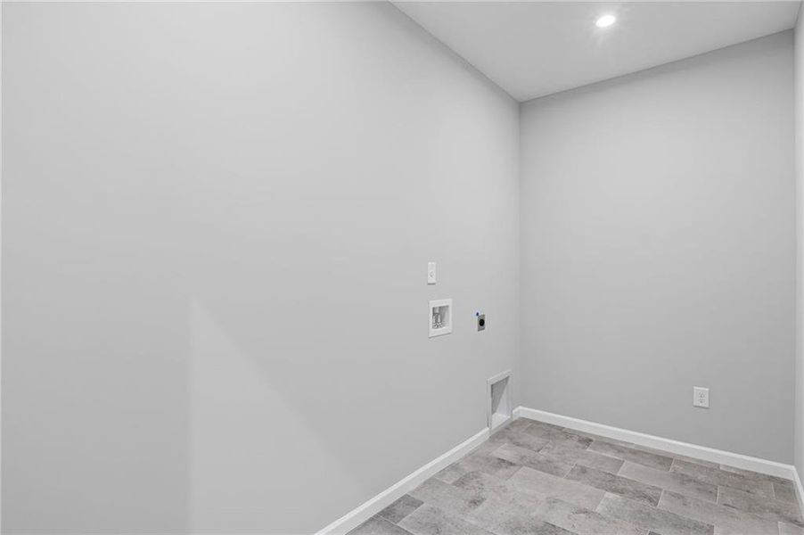 Spacious, unfurnished interior of a new home in Laurel Farms, Dallas (Image 20). Spacious, unfurnished interior of a new home in Laurel Farms, Dallas (Image 20).