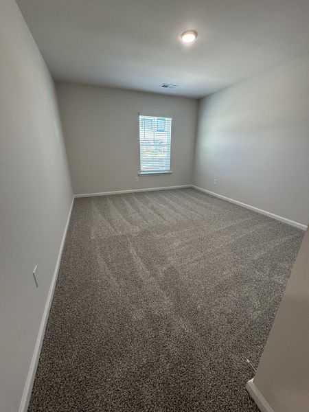 Representative unfurnished interior of a home built from the Henderson Plan by Veranda Homes in Beechwood Pond, Woodruff (Image 27).