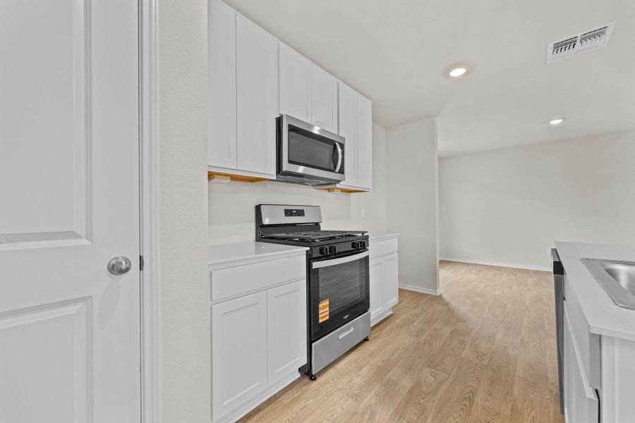 Furnished interior view inside a new home in Bollinger, Uhland (Image 7).