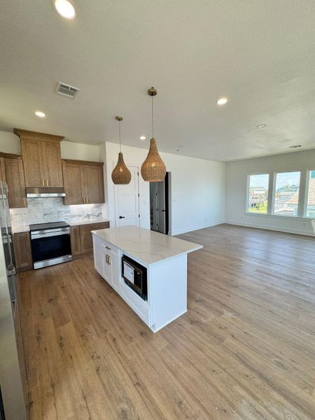 Furnished interior view inside a new home in , Freeport (Image 7).