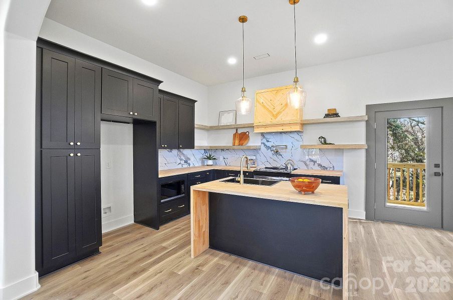 Beautiful Kitchen with Elements of Scandinavian and Modern Farmhouse Design Elements Beautiful Kitchen with Elements of Scandinavian and Modern Farmhouse Design Elements