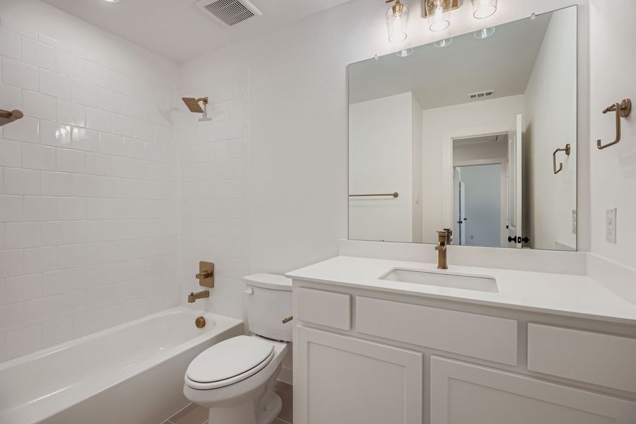 620 Sir Christopher Street - Bathroom 620 Sir Christopher Street - Bathroom