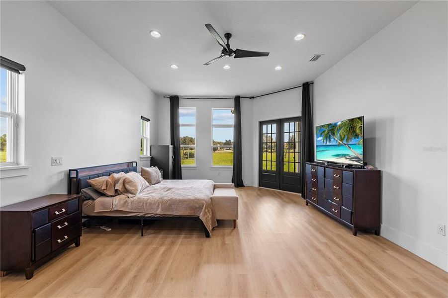 Furnished interior view inside a new home in , Groveland (Image 28).