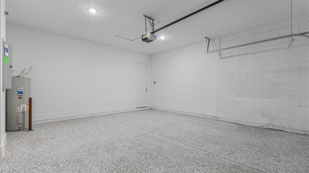 Spacious, unfurnished interior of a new home in , Port St. Lucie (Image 13).