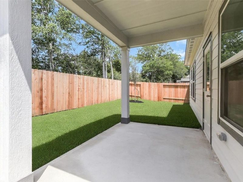Exterior details and patio area of a home in Caney Creek Place, Conroe (Image 4).