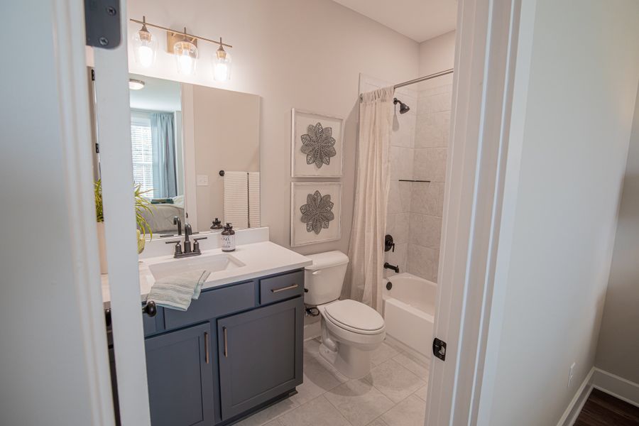Representative furnished interior of a home built from the Huntington by Grant & Co in White Oak, Arlington (Image 13).