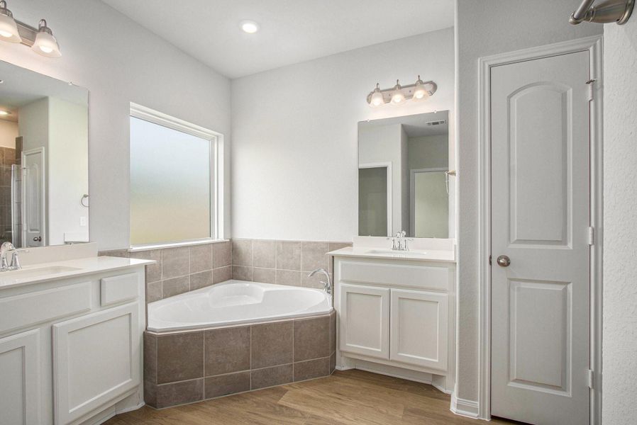 Furnished interior view inside a new home in Columbia Lakes, West Columbia (Image 7).