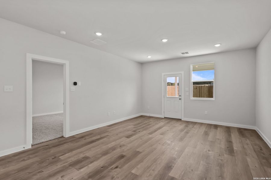 Spacious, unfurnished interior of a new home in Spring Creek, San Antonio (Image 18). Spacious, unfurnished interior of a new home in Spring Creek, San Antonio (Image 18).