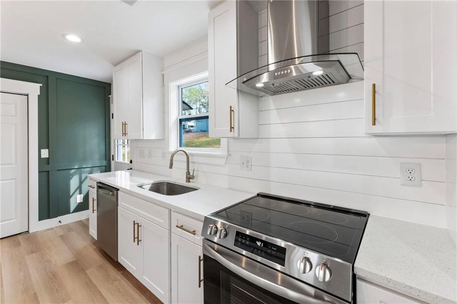 Furnished interior view inside a new home in , Cartersville (Image 9).