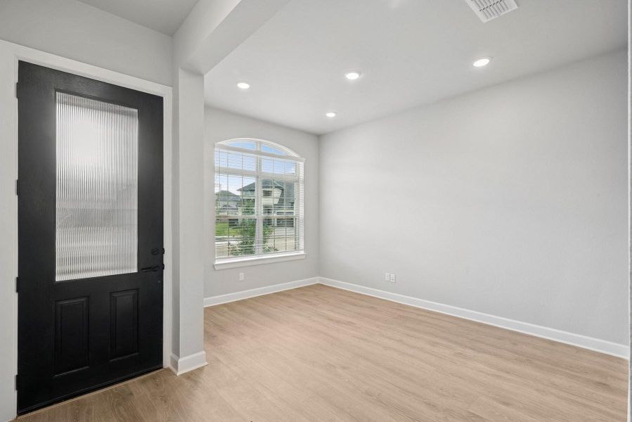 Spacious, unfurnished interior of a new home in Harvest Green 45', Richmond (Image 28).