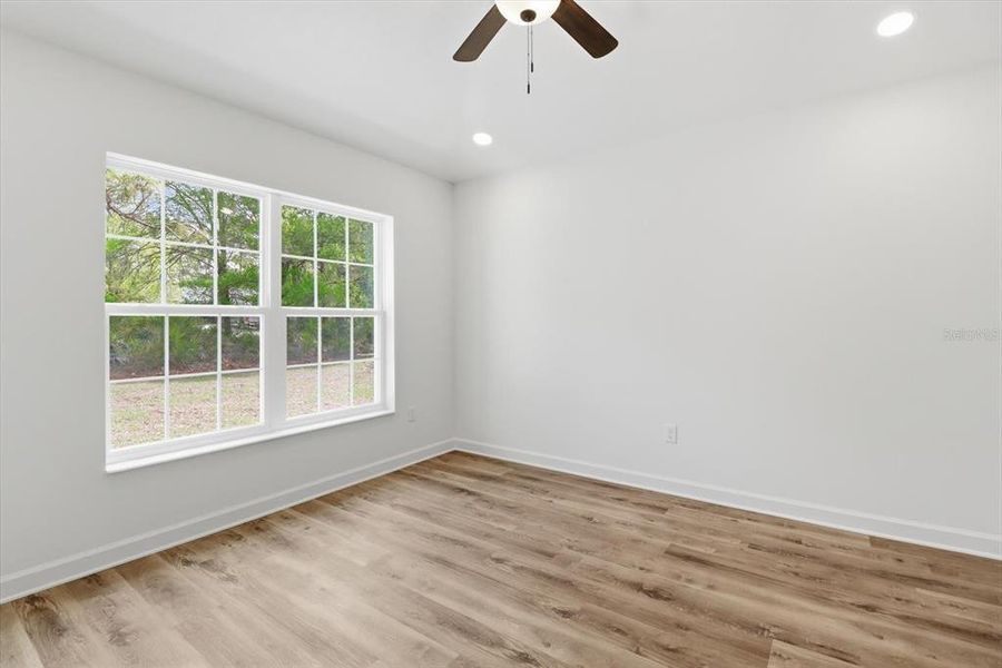 Spacious, unfurnished interior of a new home in , Crystal River (Image 39).
