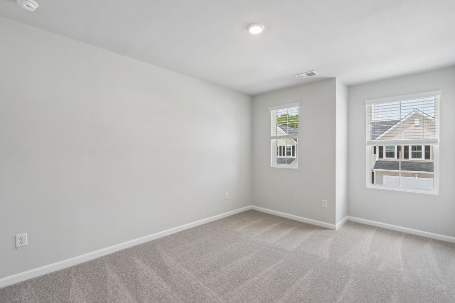 Spacious, unfurnished interior of a new home in Dawson Pointe, Summerville (Image 7).