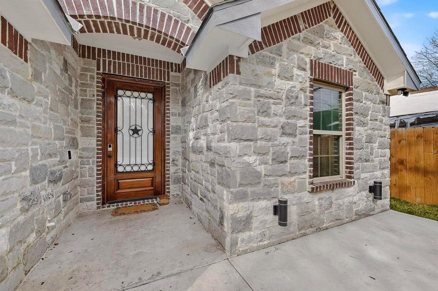 Exterior details and patio area of a home in , Ennis (Image 3).