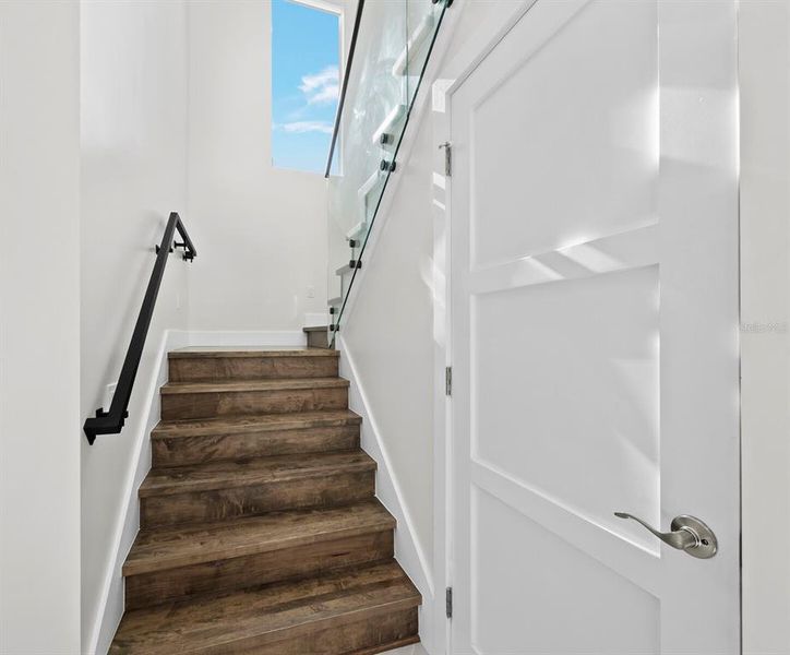 Spacious, unfurnished interior of a new home in , Longboat Key (Image 19).