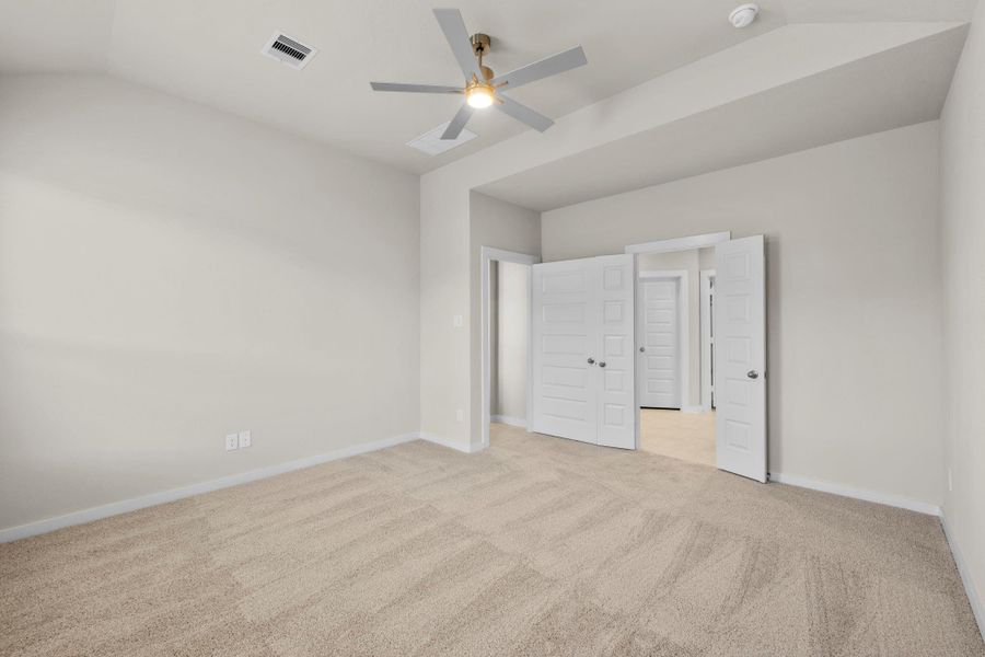 Spacious, unfurnished interior of a new home in Barton Creek Ranch, Conroe (Image 29).