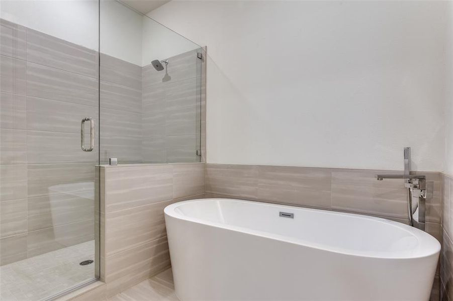 Furnished interior view inside a new home in , Fort Worth (Image 11).