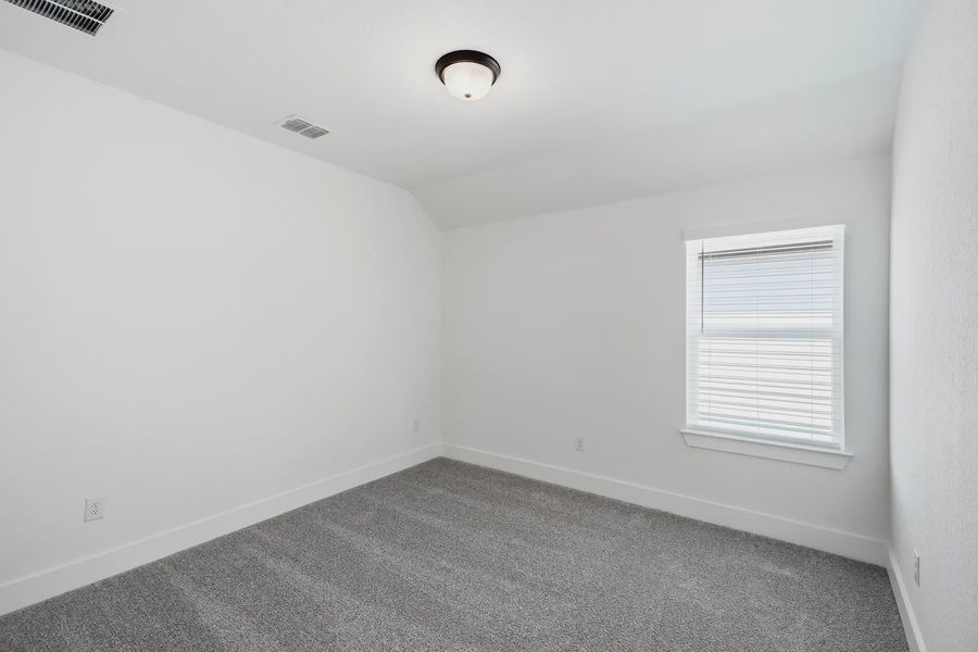 Spacious, unfurnished interior of a new home in Stillwater Ranch, San Antonio (Image 31).