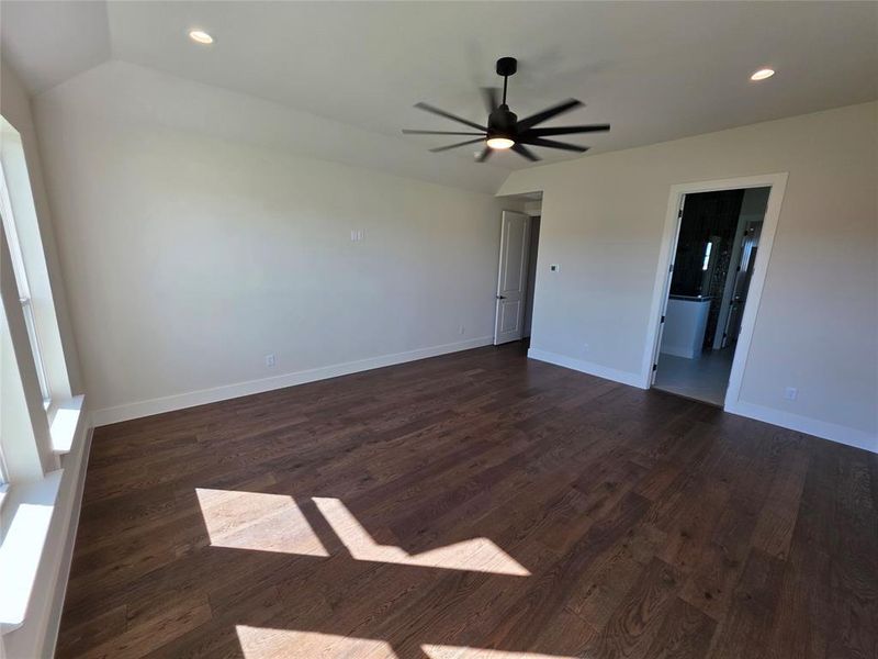 Spacious, unfurnished interior of a new home in Aledo Heights - Aledo ISD, Aledo (Image 20).