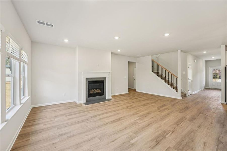 Spacious, unfurnished interior of a new home in Westmont Preserve, Powder Springs (Image 24).