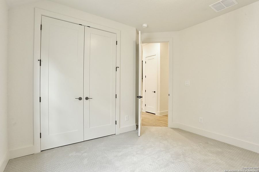 Spacious, unfurnished interior of a new home in Kinder Ranch 70's, San Antonio (Image 19).