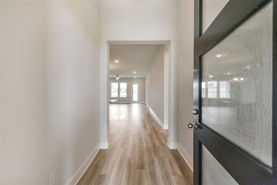 Spacious, unfurnished interior of a new home in Sierra Vista, Rosharon (Image 15).