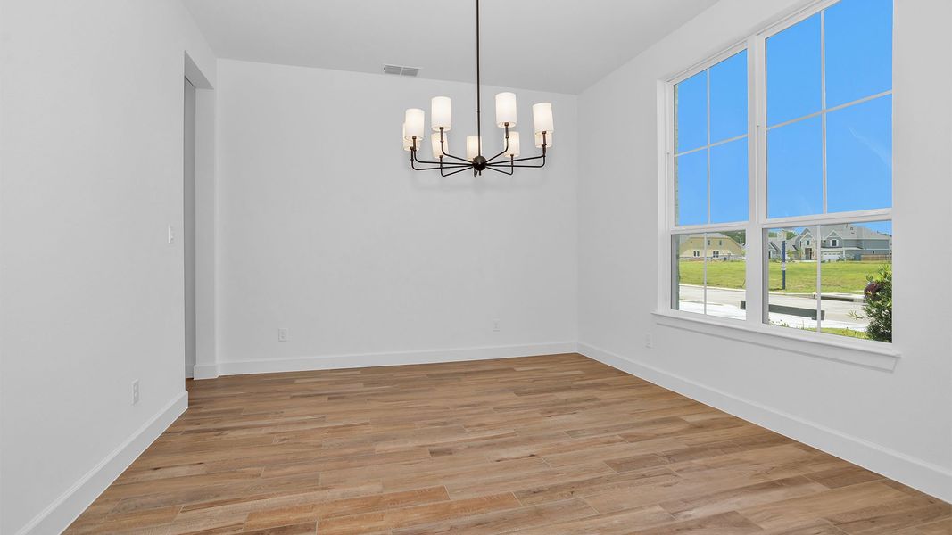 Spacious, unfurnished interior of a new home in Fulshear Lakes, Fulshear (Image 16). Spacious, unfurnished interior of a new home in Fulshear Lakes, Fulshear (Image 16).
