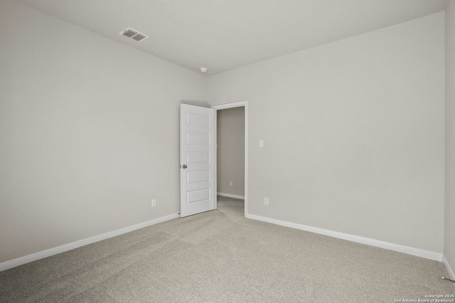 Spacious, unfurnished interior of a new home in Dauer Ranch, New Braunfels (Image 12). Spacious, unfurnished interior of a new home in Dauer Ranch, New Braunfels (Image 12).
