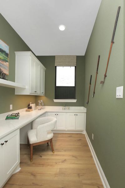 Presley III Pocket Office Presley III Pocket Office