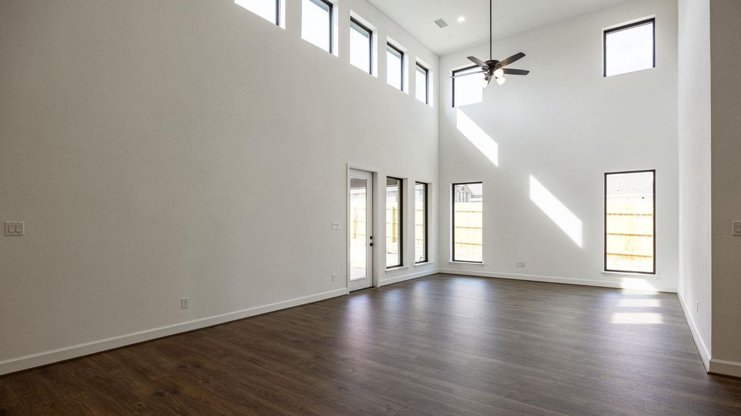 Spacious, unfurnished interior of a new home in Lariat 60', Liberty Hill (Image 12).