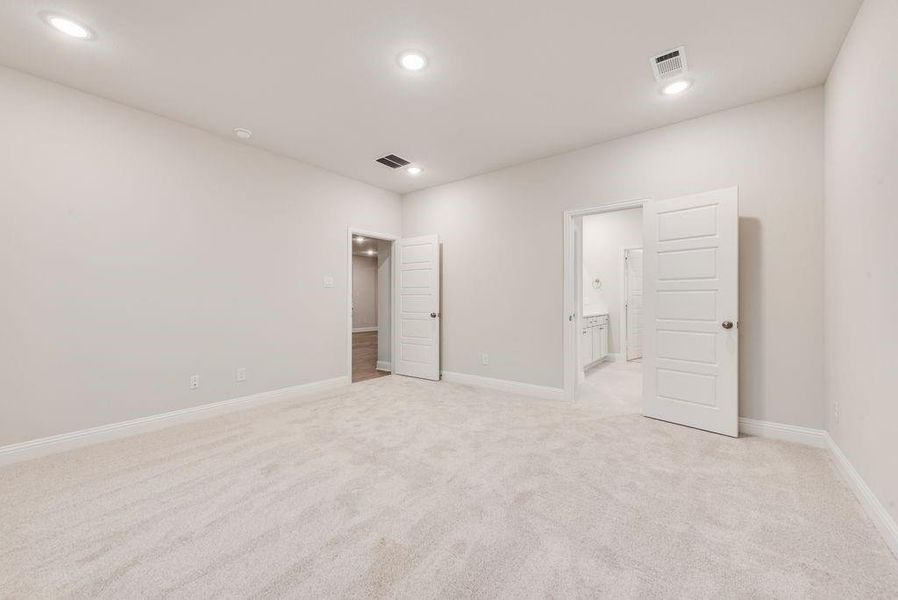 Spacious, unfurnished interior of a new home in Creekside of Crowley, Crowley (Image 32).