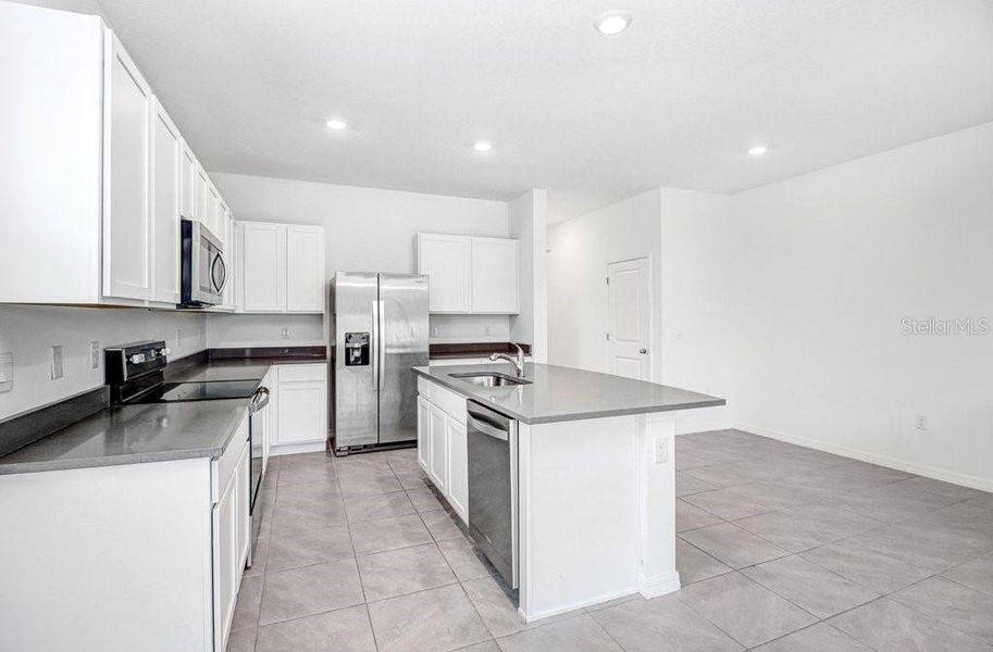 Furnished interior view inside a new home in , Apollo Beach (Image 9).