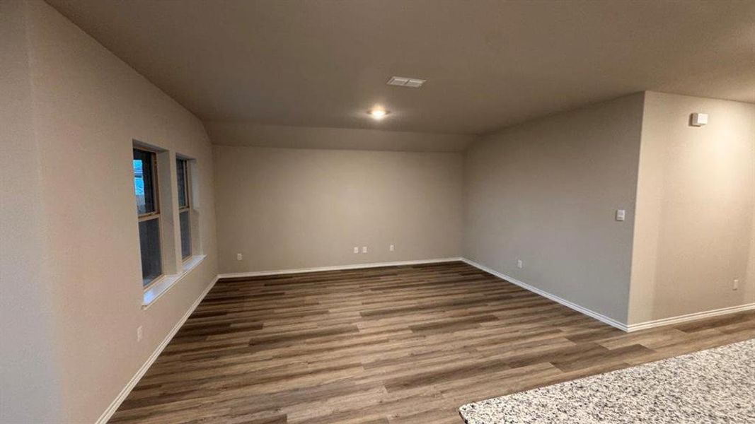 Spacious, unfurnished interior of a new home in Meadowbrook Estates, Cleburne (Image 8).