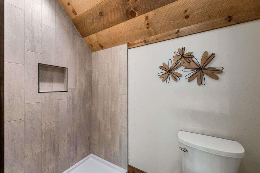 Close-up of interior finishes inside a home in , McCaysville (Image 23).