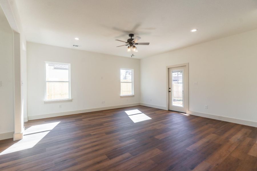 Spacious, unfurnished interior of a new home in , Smithville (Image 18).