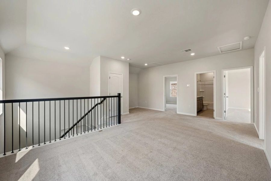 Spacious, unfurnished interior of a new home in The Colony, Bastrop (Image 38).