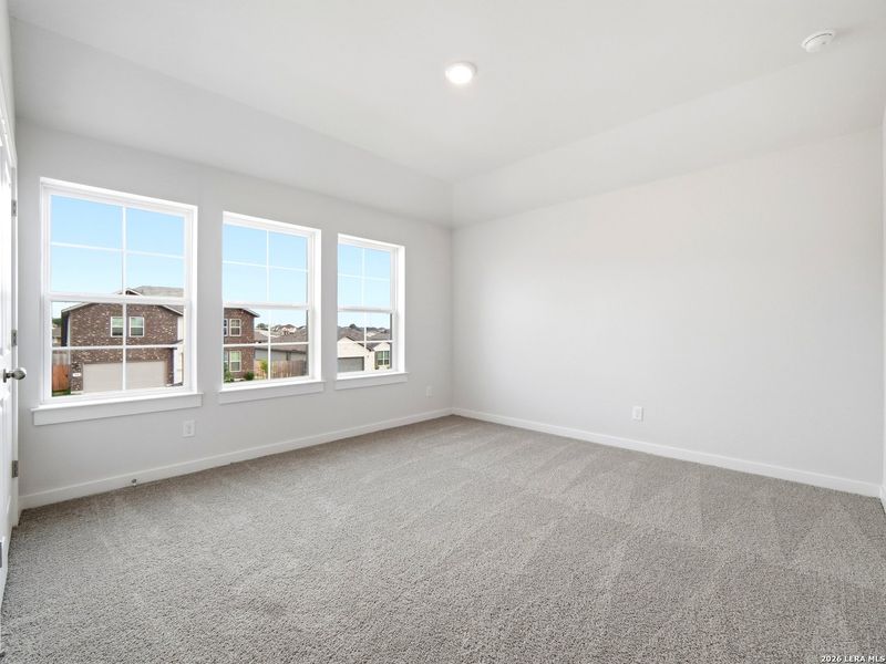 Spacious, unfurnished interior of a new home in Saddle Creek Ranch, Cibolo (Image 15).