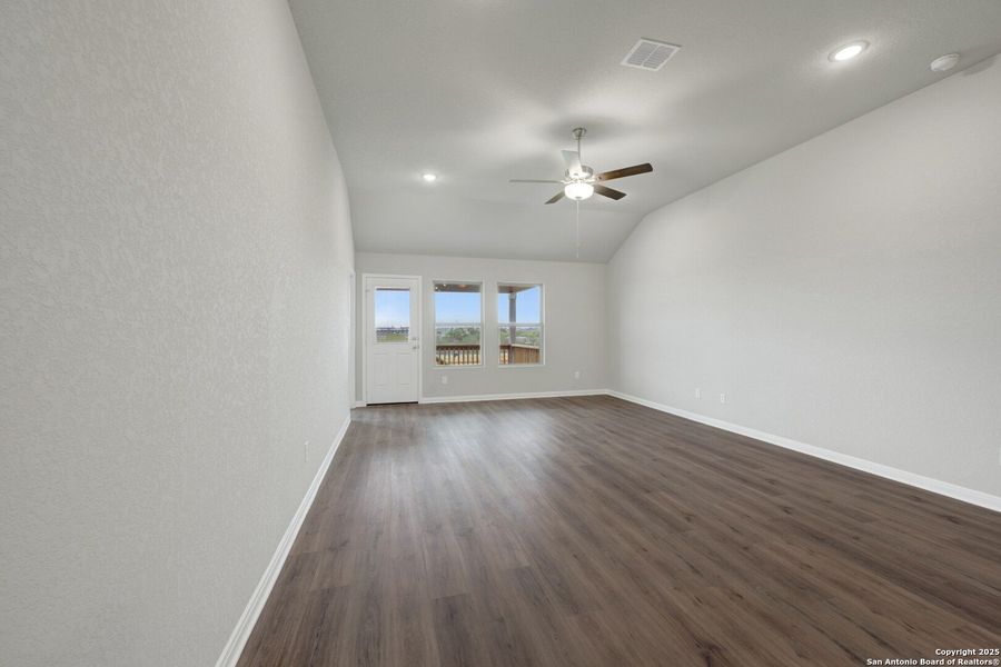 Spacious, unfurnished interior of a new home in Paloma Park, Converse (Image 14).