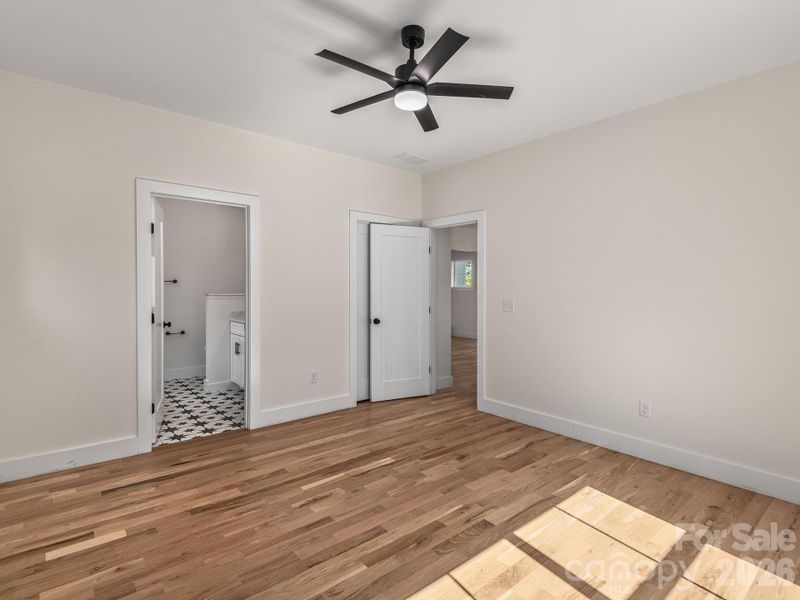 Spacious, unfurnished interior of a new home in , Weaverville (Image 28).