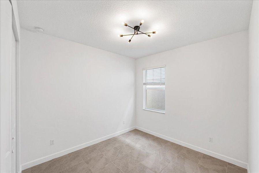 Spacious, unfurnished interior of a new home in Seagrove: The Indies, Fort Pierce (Image 15).