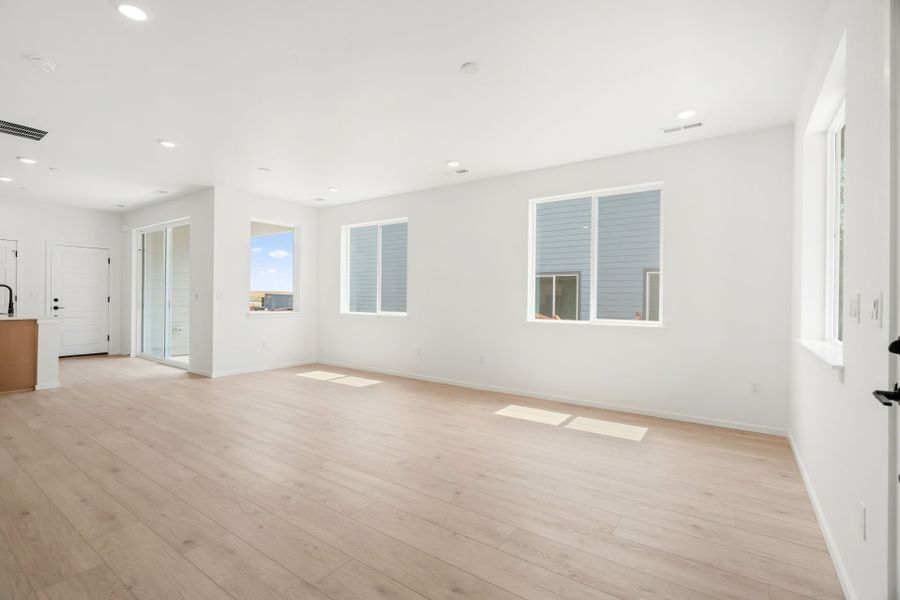 Spacious, unfurnished interior of a new home in Sky Ranch, Watkins (Image 22).