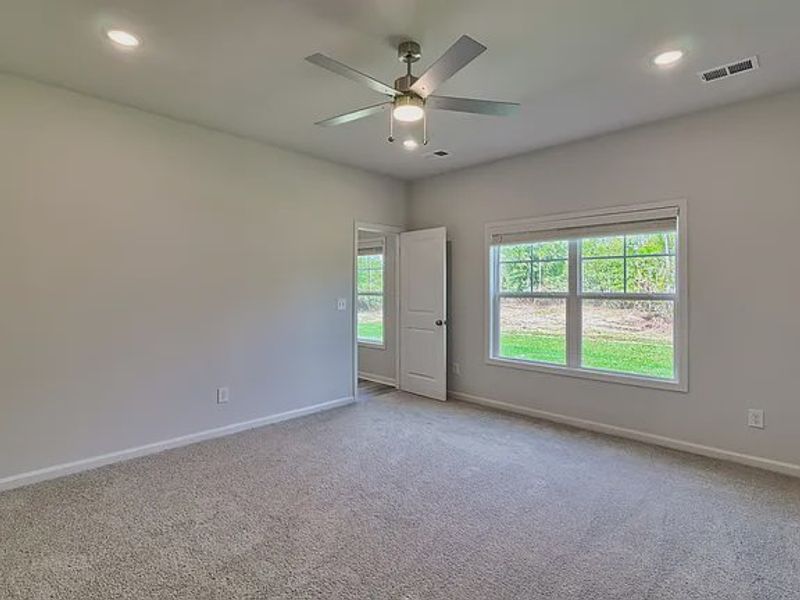Spacious, unfurnished interior of a new home in Amber Hill, West Columbia (Image 20).