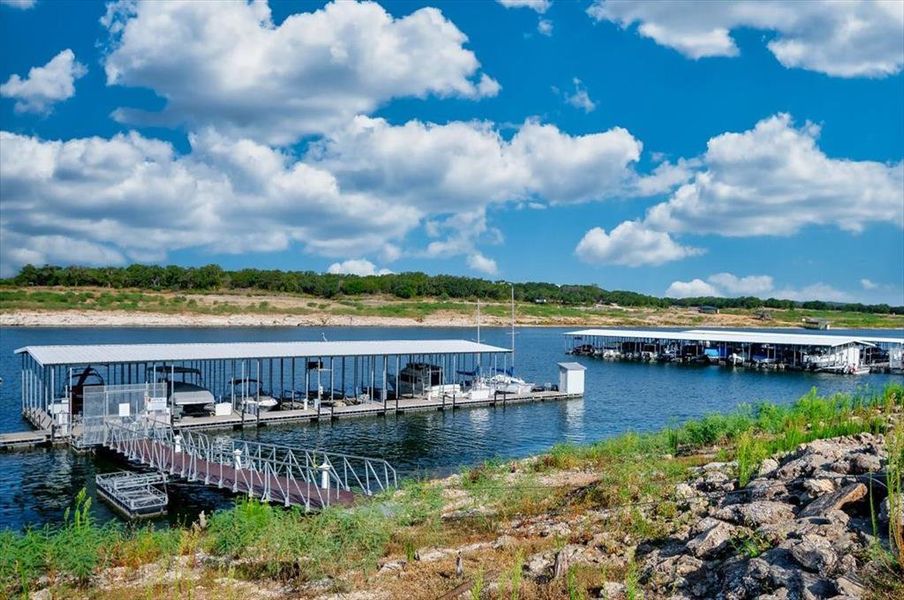 Sample of building materials used in homes in , Lago Vista (Image 15).