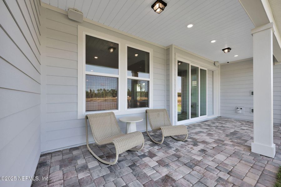 Exterior details and patio area of a home in Hyland Trail, Green Cove Springs (Image 2).