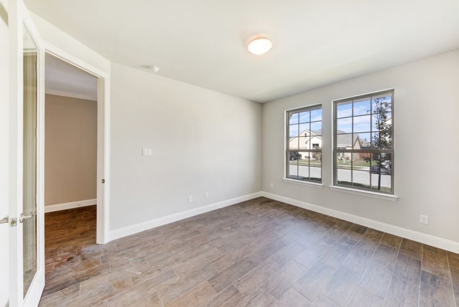 Representative unfurnished interior of a home built from the Nueces by UnionMain Homes in Lake Breeze, Lavon (Image 42).