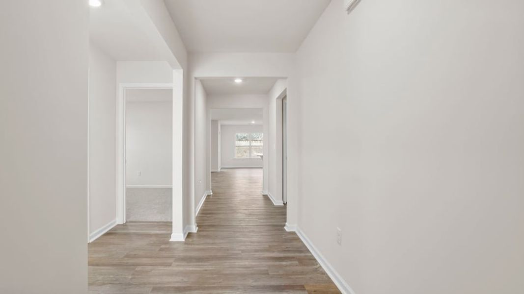 Spacious, unfurnished interior of a new home in Cascade Point, Seneca (Image 14).