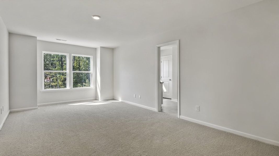 Spacious, unfurnished interior of a new home in Copper Run South, Durham (Image 19).