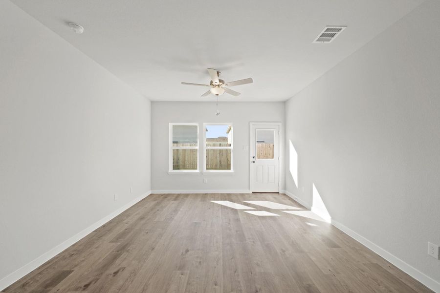 Spacious, unfurnished interior of a new home in Riverwood Ranch, Angleton (Image 18).