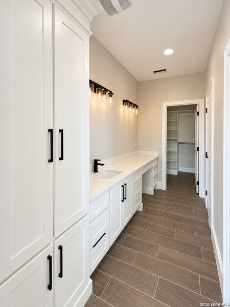 Furnished interior view inside a new home in , Eagle Pass (Image 7).