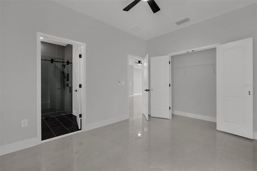 Spacious, unfurnished interior of a new home in , Ocala (Image 28).